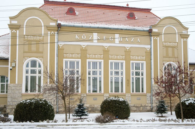 Korszerű és ügyfélközpontú: ilyen lett a felújított csíkszentdomokosi községháza