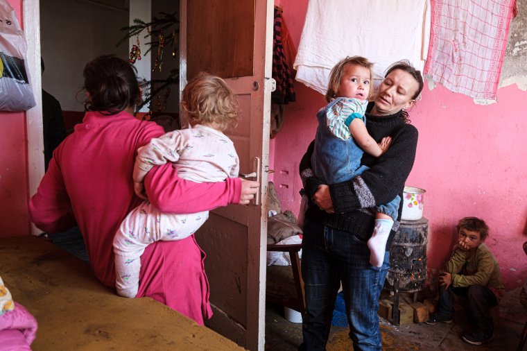 Elhagyott épületbe kényszerült egy népes csíkszeredai család
