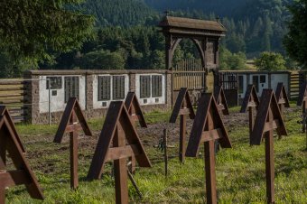 Történelemhamisítástól tart és Borbolyt bírálja az EMSZ az úzvölgyi katonatemető ügyében