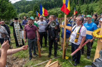Büntetlenül megúszták az úzvölgyi fakeresztállítást Tîrnoveanuék