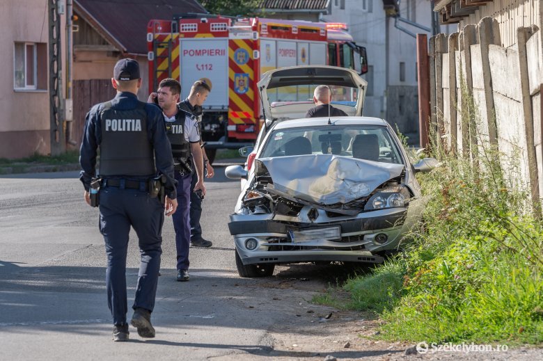 Két autó ütközött a csíkszeredai Fürdő és Baromtér utca találkozásánál