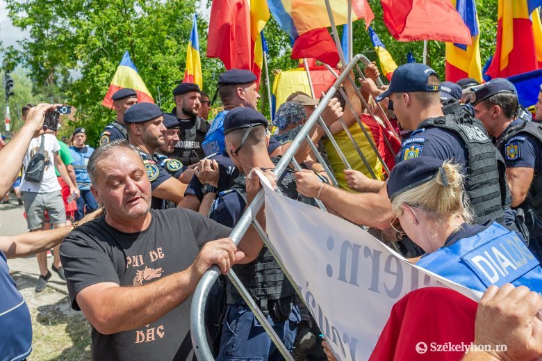 Egy román egyesület vezetője beperelné a csendőrséget és a Tusványos szervezőit a szombati események miatt