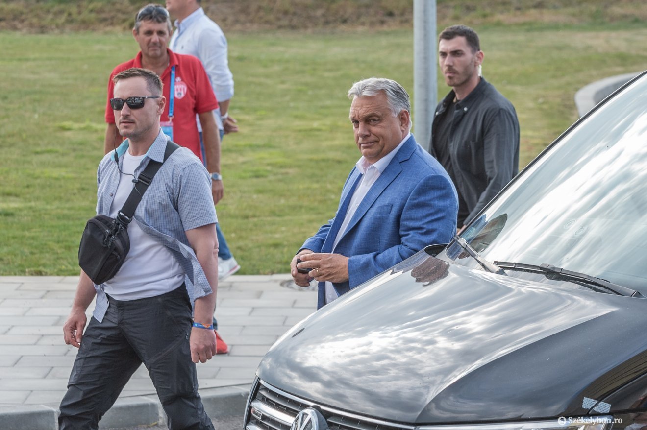 Orbán Viktor a Sepsi-szurkolókkal énekelte a Nélküledet