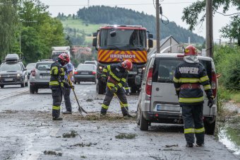 Ítéletidő: négyre nőtt a halálos áldozatok száma, több mint 50 településen volt szükség a tűzoltók beavatkozására