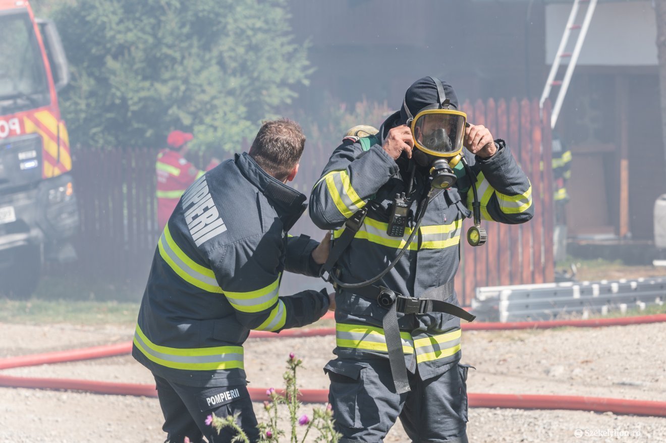 Tűz ütött ki egy szécsenyi ház melléképületében