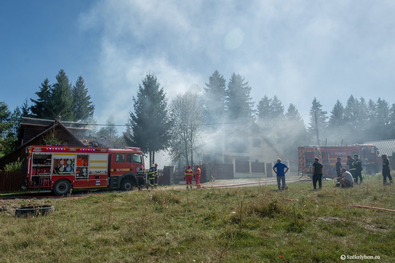 Két házat károsított a melléképületben keletkezett tűz Szécsenyben