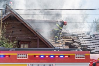 Katasztrófavédelem: „egy kisebb településnyi” lakás égett le a múlt hónapban