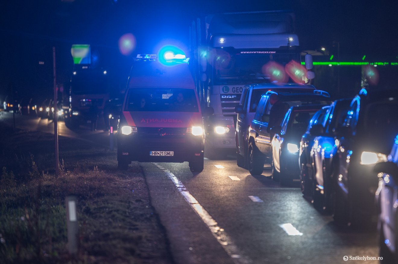 Két jármű ütközött, áll a forgalom Felsősófalvánál