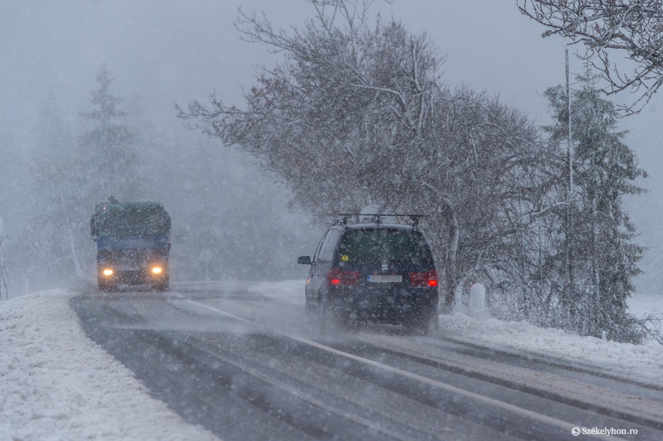 Erős havazásban, hóviharban ne induljanak útnak! – kéri a katasztrófavédelem, óvatosságra intve a sofőröket