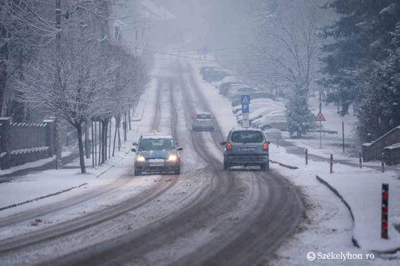 Vezessenek óvatosan: több erdélyi megyében is télies körülmények között zajlik a közlekedés