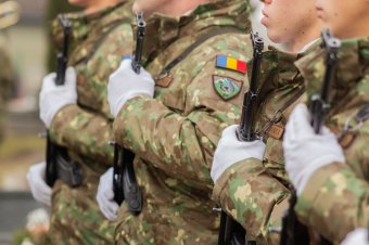 Nők és férfiak egyaránt jelentkezhetnek majd önkéntes katonai szolgálatra