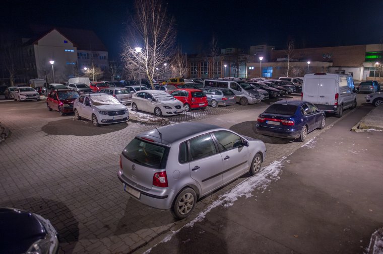 Zsúfoltabbak a lakótelepi parkolók a fizetős rendszer bevezetése óta