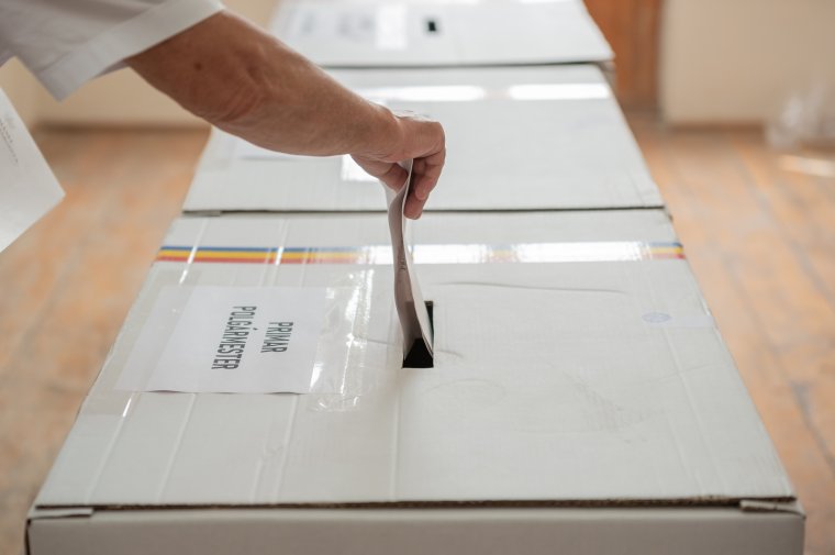 Tovább gyűrűzik a botrány Székelyhídon: a választási iroda egyes voksok újraszámolását kéri, az RMDSZ új választást követel