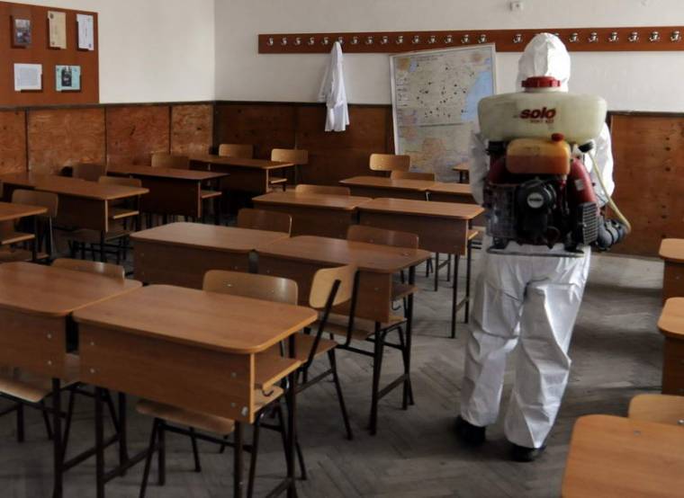 FRISSÍTVE – Kilenc diák került kórházba, többen rosszul lettek egy bukaresti iskola fertőtlenítését követően