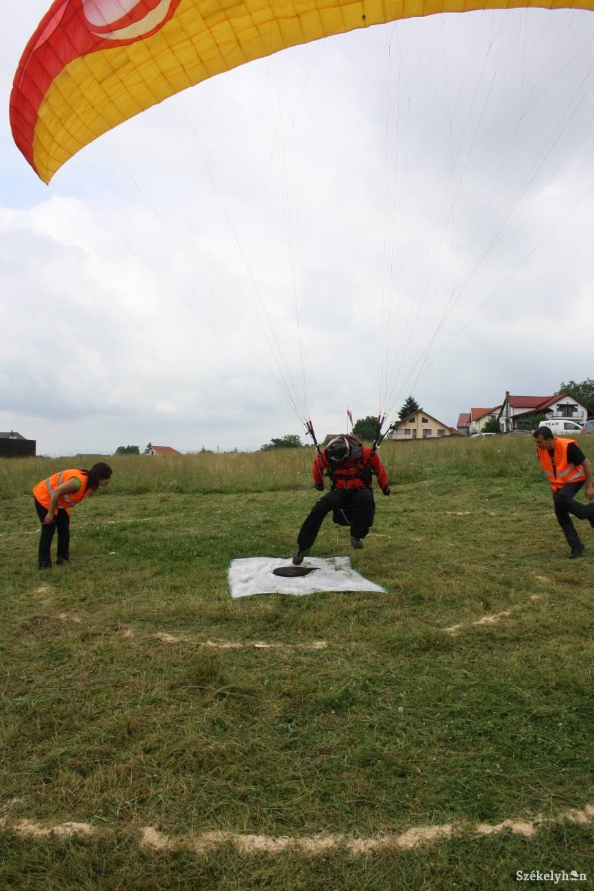 Csíki siklóernyősök a Balkán-bajnokságon