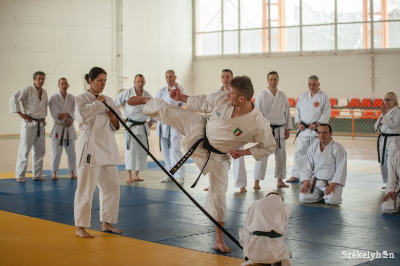 Világhírű karate-nagymester tart edzéseket Csíkszéken
