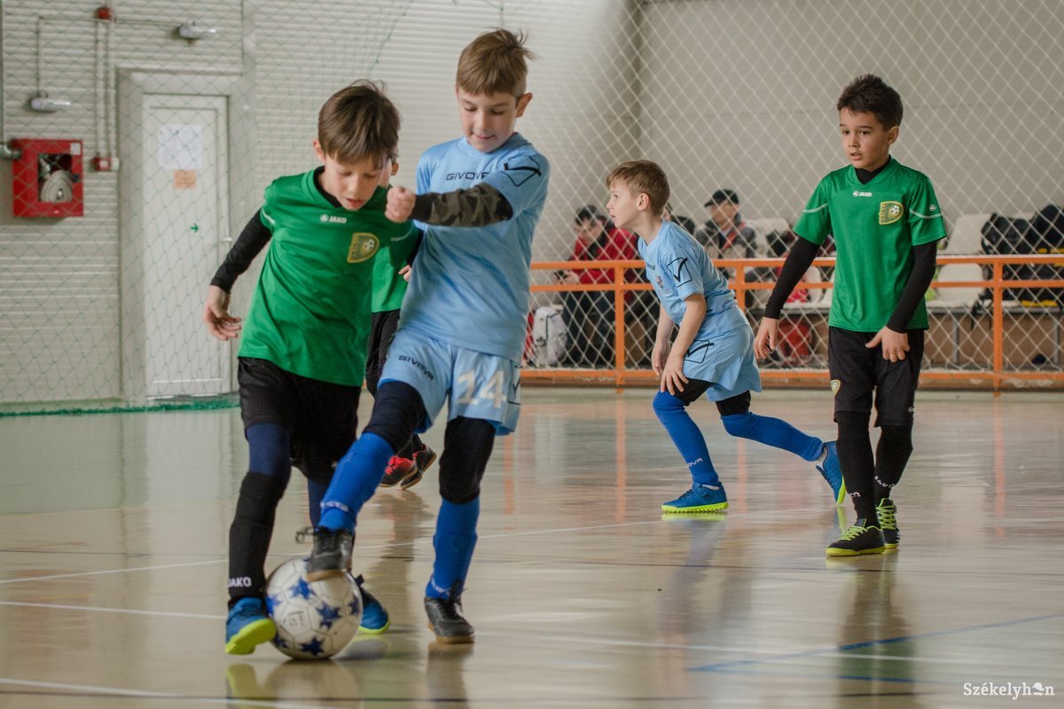 Háromszáz lejes utalványt kapnak a sportklubokhoz igazoló gyerekek Romániában