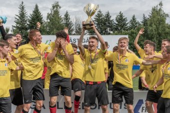 Képeken az FK Csíkszereda utánpótláscsapatának történelmi sikere