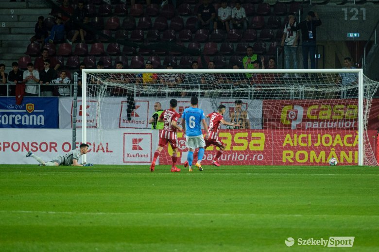 Kettőt vágott a Sepsi OSK gólfelelőse, a vitrinbe helyezte a Román Kupát