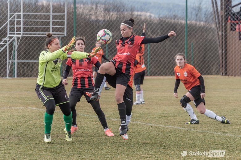 Kupanegyeddöntőbe jutott a csíki női futballcsapat