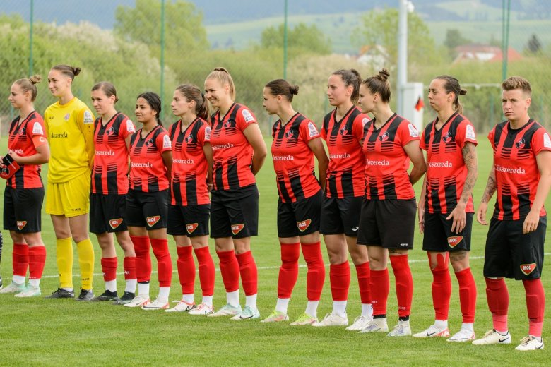 Tankó és Szőke az év női labdarúgócsapatában