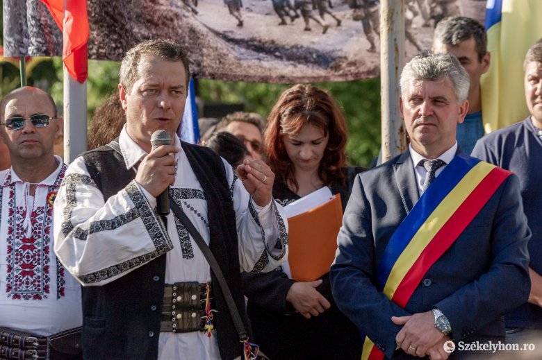 „Ha fejbe vernek, sem jövünk ki Úzvölgyéről” – Nem hajlandó tudomásul venni a bíróság döntését a román nacionalisták vezére