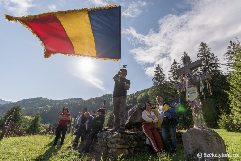 Idén sem hagyták ki az ünneplést az úzvölgyi katonatemetőben a nacionalista románok