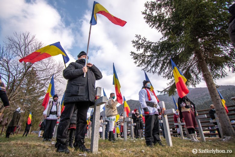 A „ledöntésre ítélt” úzvölgyi betonkeresztekhez mozgósítják a románokat