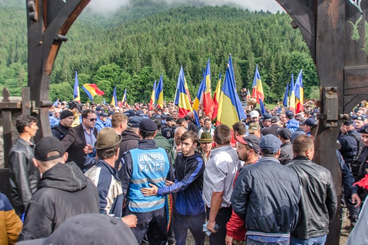 Tőkés siralmasnak tartja a romániai jogállamiságot – feljelentést tett az MPP a temetődúlás ügyében
