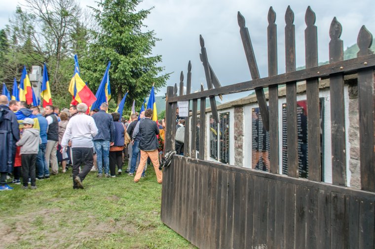 Büntetőjogi kivizsgálás indult az úzvölgyi katonai temető kapujának megrongálása miatt