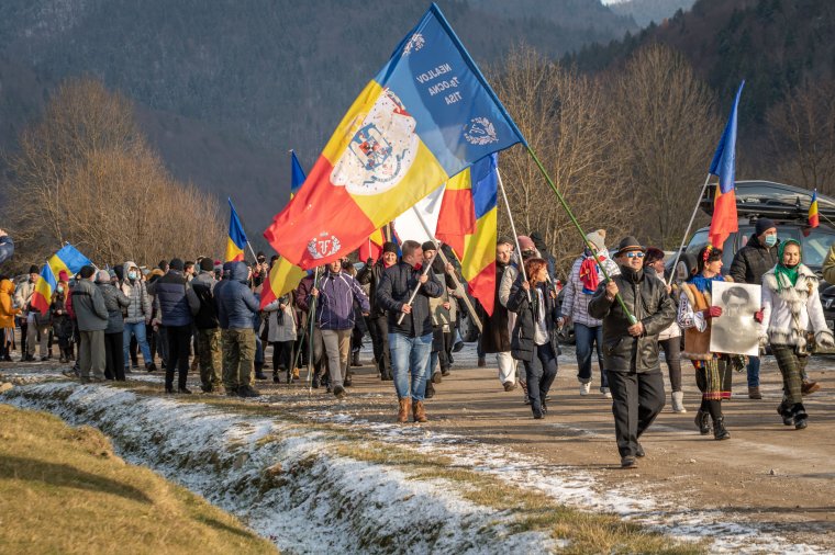 Az úzvölgyi katonatemetőben ünnepelte december elsejét A Nép Útja egyesület