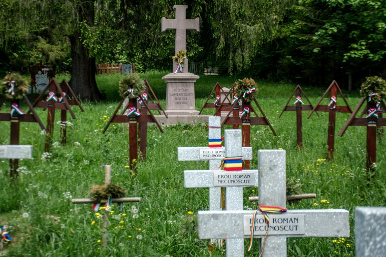 Bukarest: tizenegy román katona nyugszik az úzvölgyi sírkertben