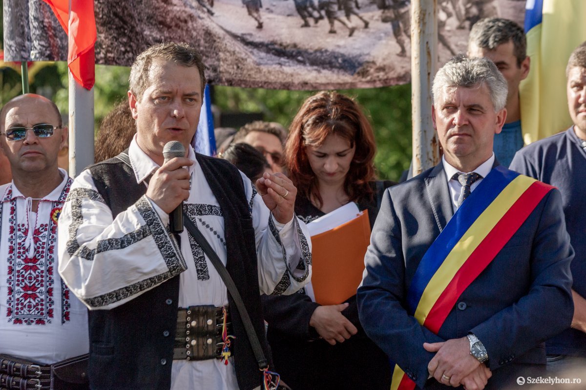 „Ha fejbe vernek, sem jövünk ki Úzvölgyéről” – Nem hajlandó tudomásul venni a bíróság döntését a román nacionalisták vezére