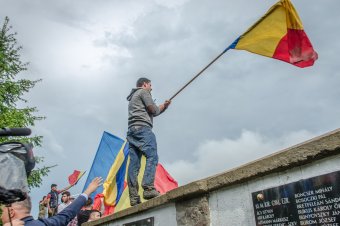 Úzvölgyi temetőfoglalás: pénzbírságra és kártérítésre kötelezi az egyik román résztvevőt a bíróság
