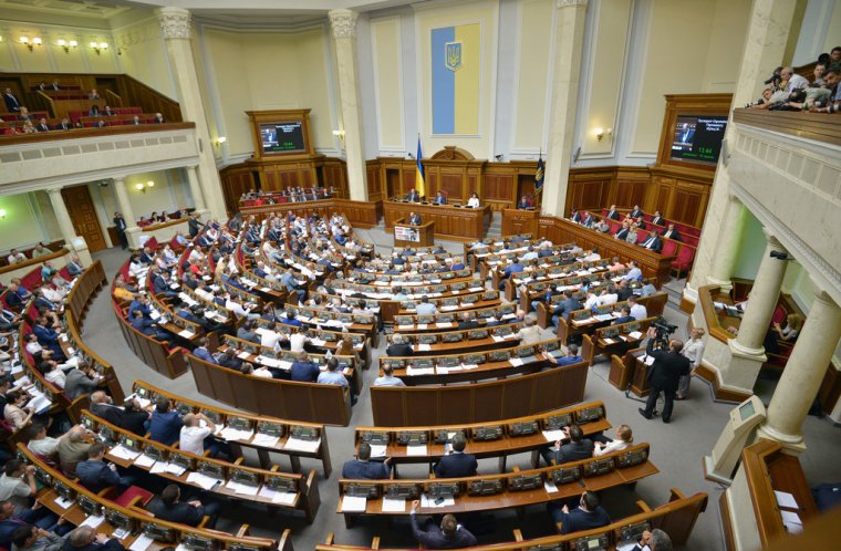 Megszavazta a hadiállapot bevezetését az ukrán parlament, szünetelteti működését a moszkvai nagykövetség