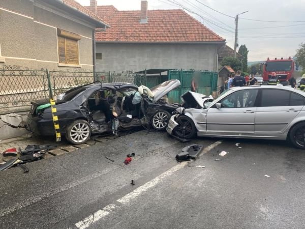 Súlyos közúti baleset a kalotaszegi Magyarkapuson, nyolc személyt szállítottak kórházba