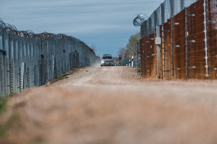 Határsértők ,,csúcsidénye” – két nap alatt kilencszáz migránst tartóztattak fel országszerte a magyar rendőrök