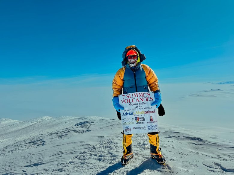 A petrozsényi Adrian Ahriţculesei antarktiszi csúcshódítása