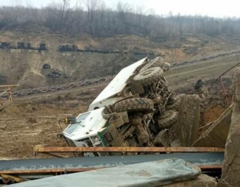 Felborult egy bányászokat szállító teherautó Olténiában, hárman meghaltak