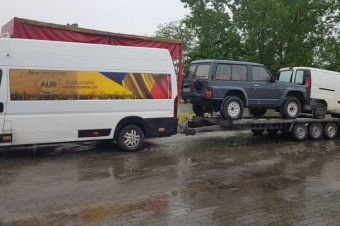 Romániába tartó, túlsúlyos járműveket állít meg a magyar rendőrség