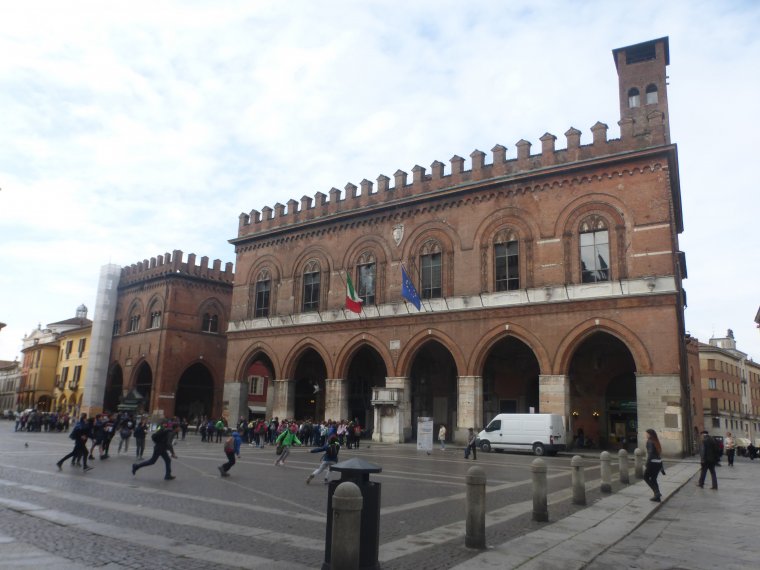 A hegedűkészítők fővárosa, Cremona – Antonio Stradivari észak-olaszországi szülővárosa hemzseg a turistáktól