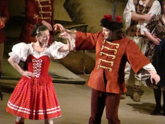 Különleges, összetett szerepkör a szubretté – beszélgetés Pataki Enikő operaénekessel, a Kolozsvári Magyar Opera tagjával