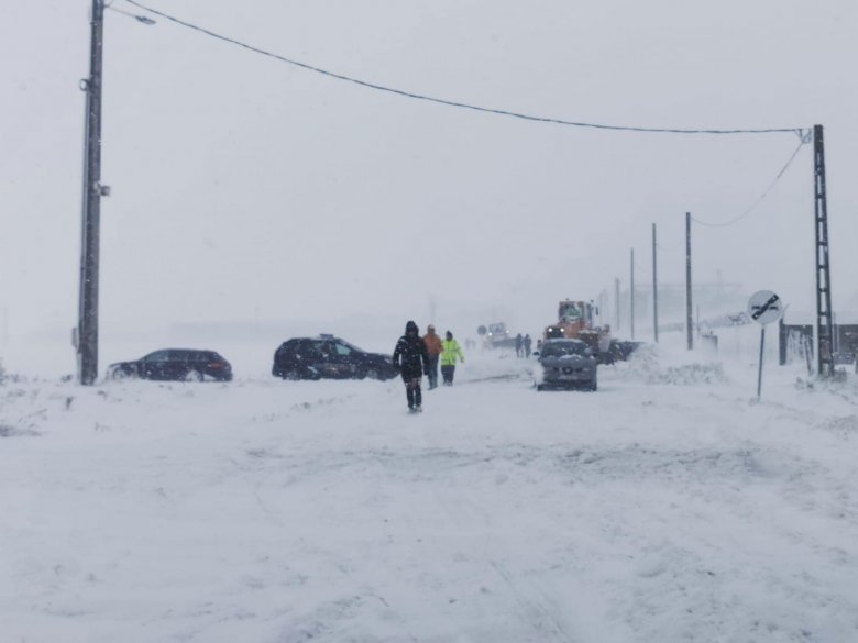 Háztartások tízezrei kénytelenek még mindig nélkülözni az áramot a délkelet-Romániában tomboló hóviharok miatt