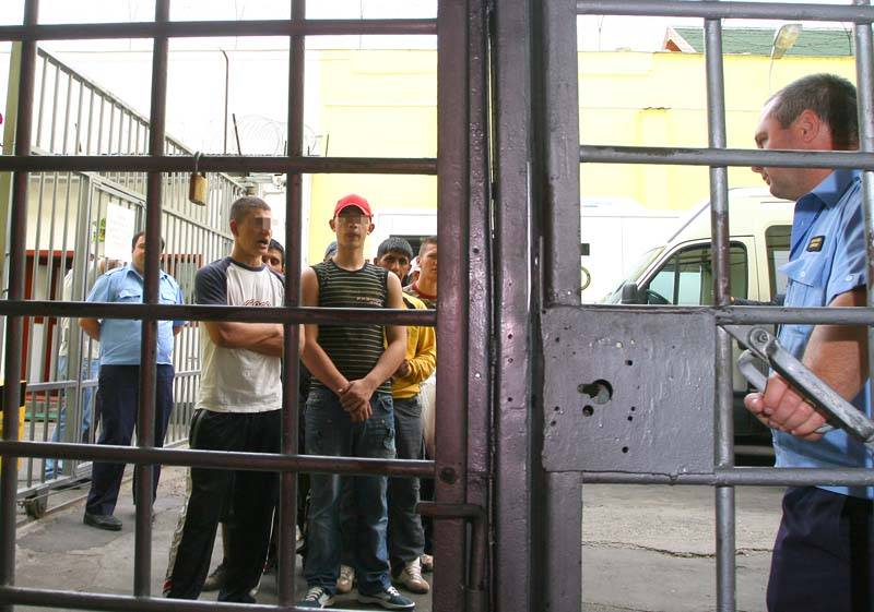 Folytatódó politikai börtönvita – elítéltek tömege élt a kedvezményes szabadlábra helyezés lehetőségével