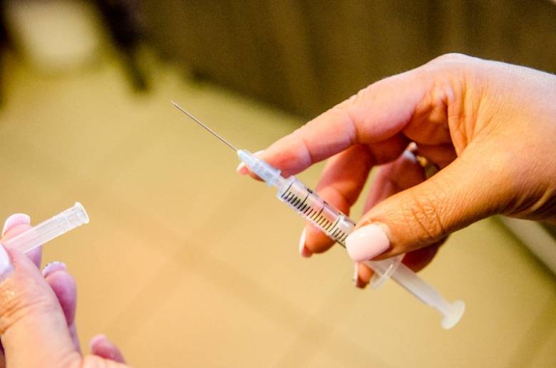 Az egészségügyi minisztérium szerint megoldódott a védőoltáshiány