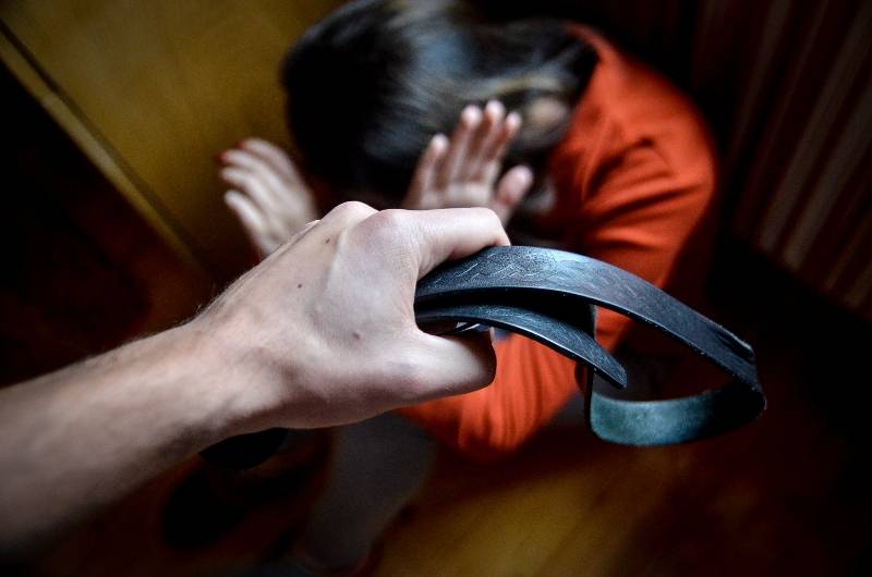 Sokan érdeklődnek, de kevesen kérnek segítséget – még mindig „szégyen” a családon belüli erőszak