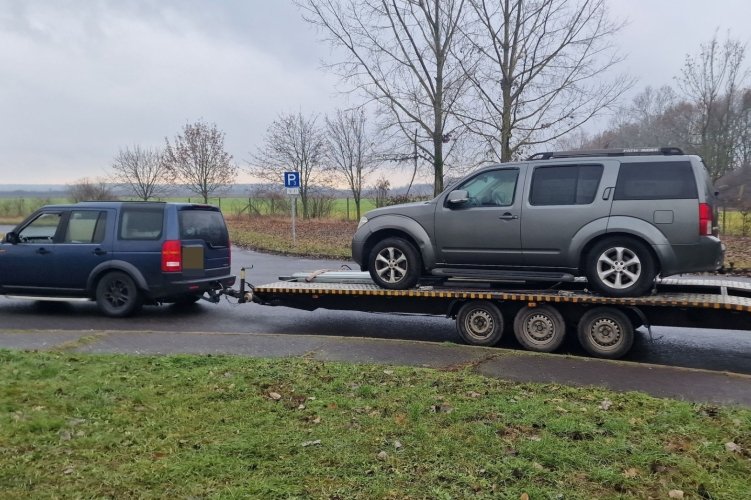 Túlsúlyos járműszerelvény román sofőrjét büntették meg a csengersimai határátkelőnél a magyar rendőrök