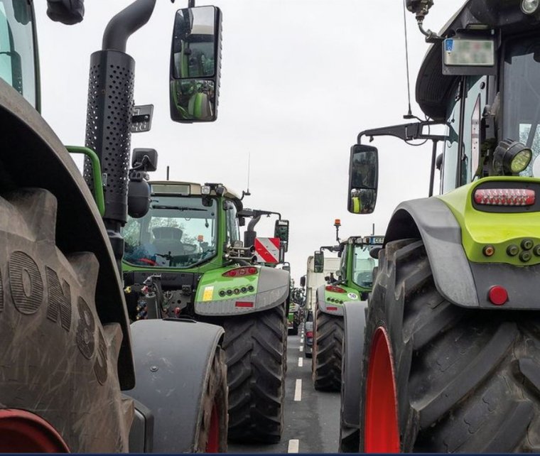 Gazdatüntetések Németországban: elutasítják a kormány megszorító politikáját a mezőgazdasági termelők