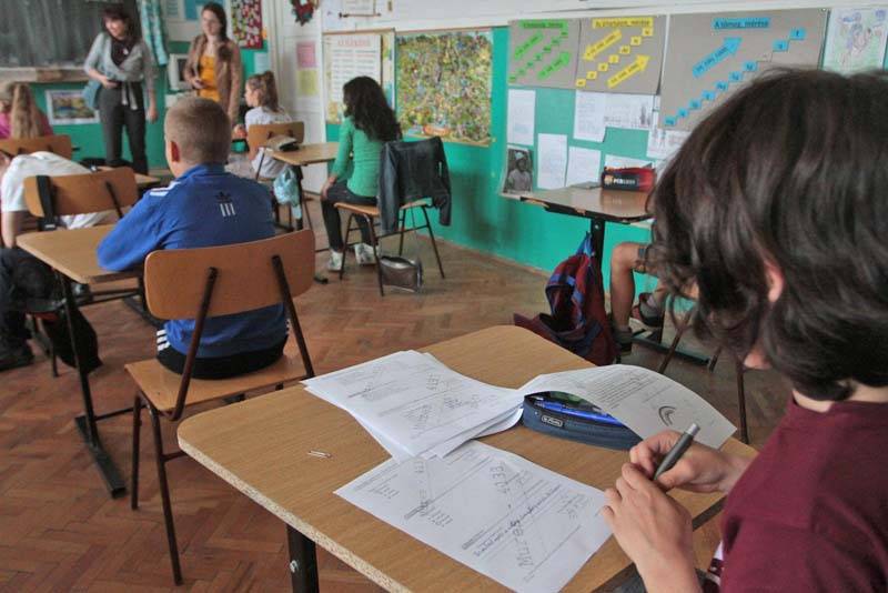 Ötödikes szintfelmérő: a speciális tanterv ellenére gyengén teljesítenek románból a háromszéki magyar diákok