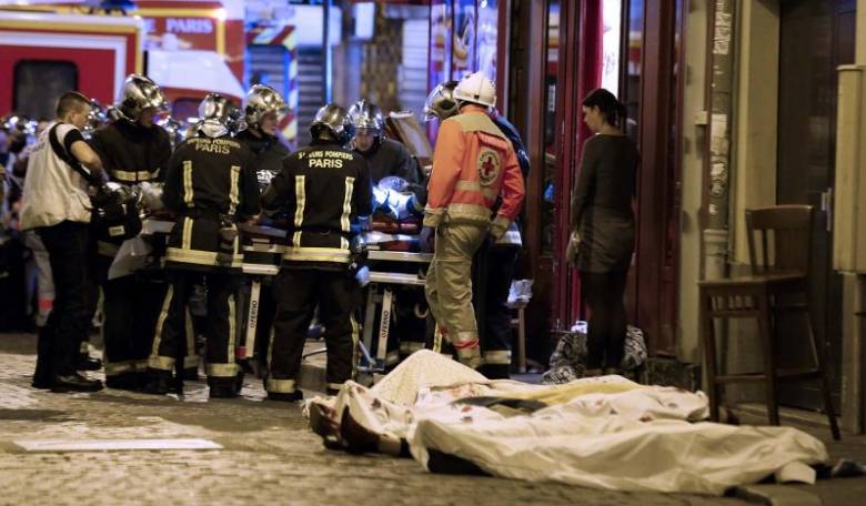 Terrorista tömegmészárlás Párizsban